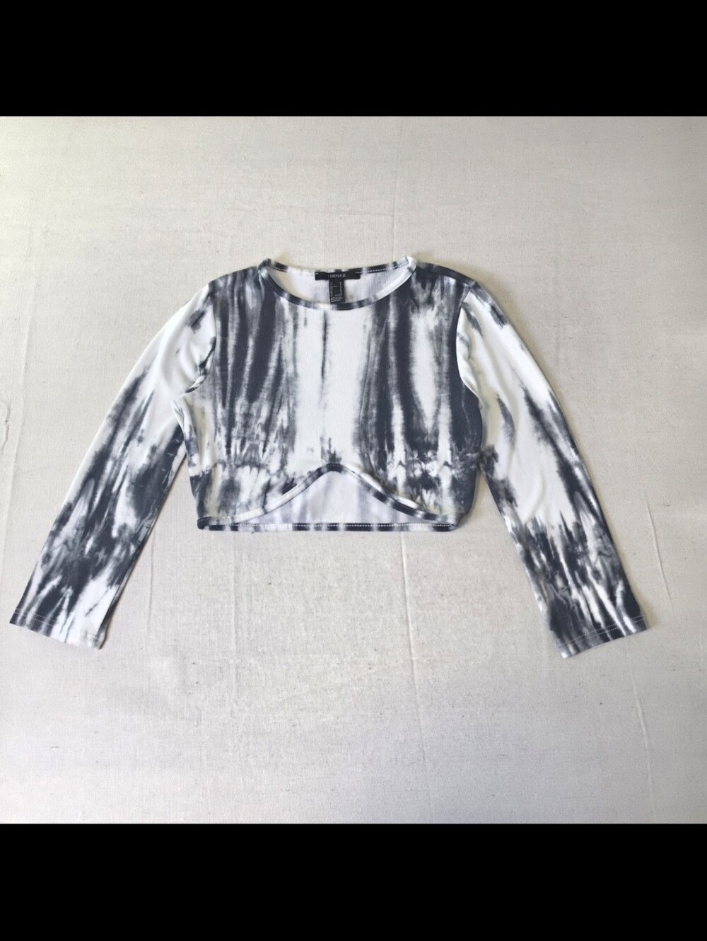 Forever 21 Tie-Dye Crop Top Black White Long Sleeve Round Neck Women's Size M